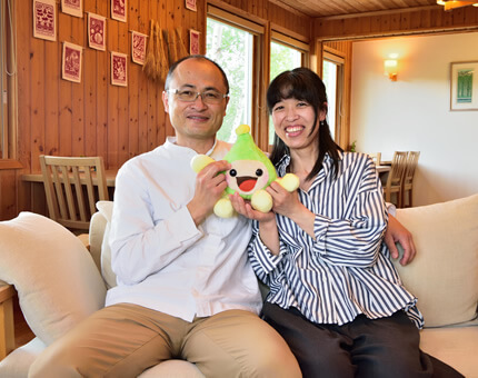 オーナーの太田雅己さんと妻の礼菜さんとエネモ