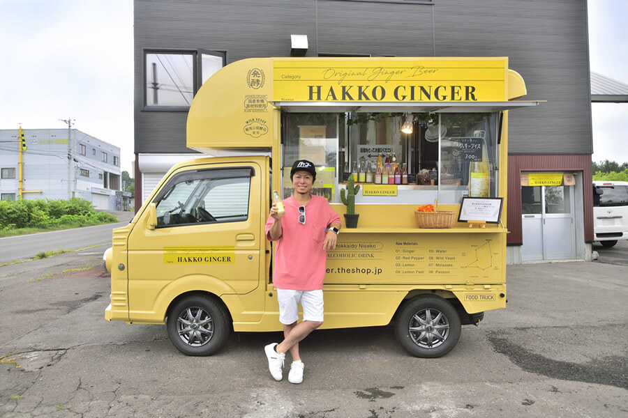 HAKKO GINGERのワゴンカーと前田伸一さん