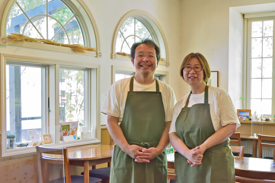オーナーの森井光輝さんと陽子さん夫妻