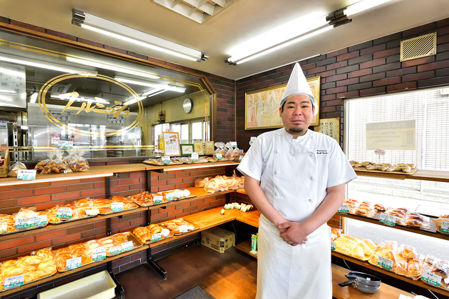 ブールミッシュの店内と店長の目黒大介さん