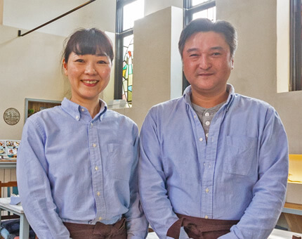 オーナーの岩本光司さんと綾子さん夫妻